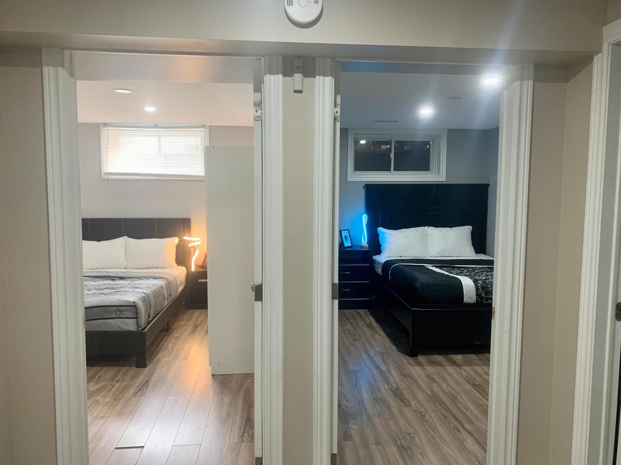 1 Room In A Cozy And Beautiful Basement グエルフ エクステリア 写真